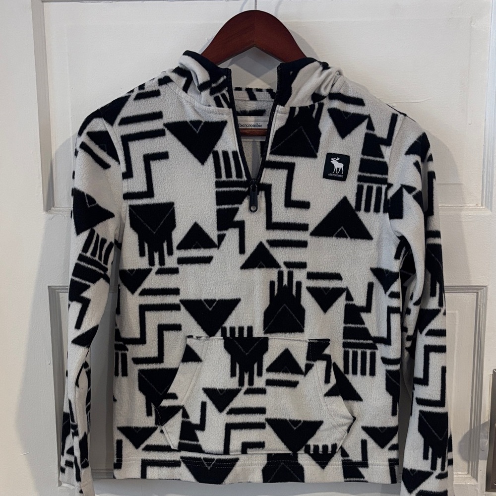 Abercrombie Kids Black and White Geometric Zip-Up Sweater